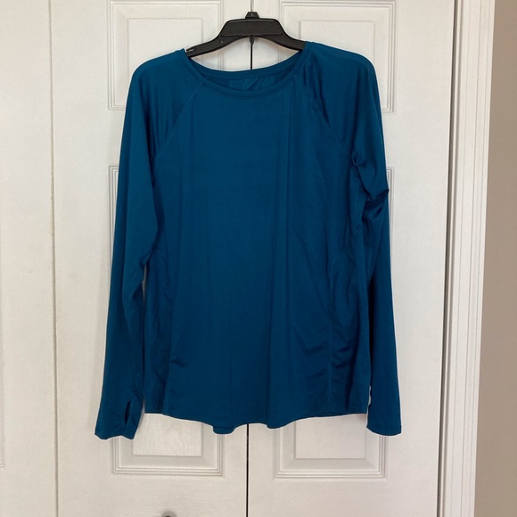 tek gear Tops - NWOT TekGear teal long sleeve athletic top.